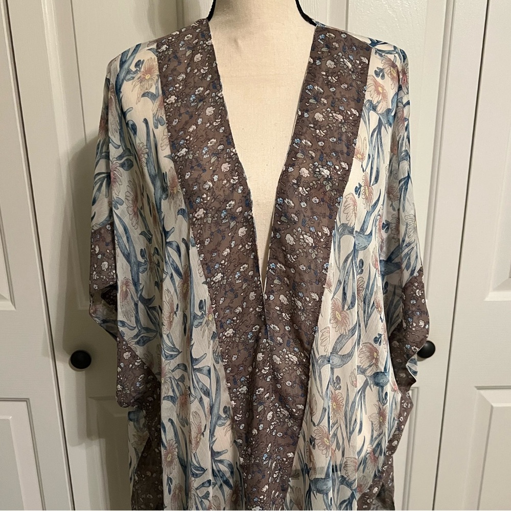BEAUTIFUL, NWOT, SIMPLY NOELLE SHEER WRAP/SWIM COVER UP, ONE SIZE